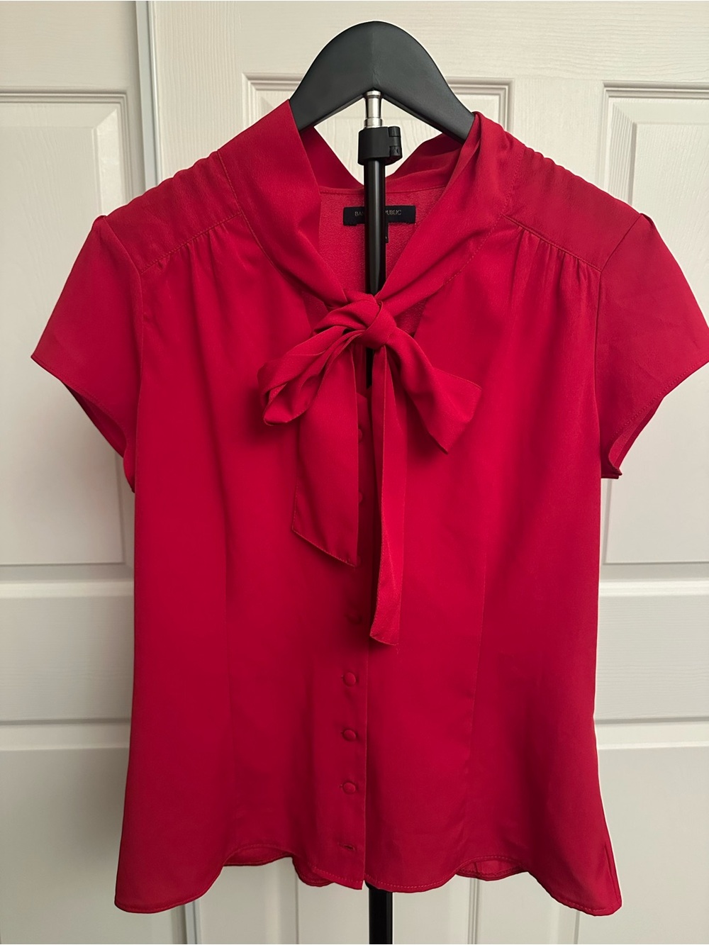 Banana Republic Red Tie-Neck Short Sleeve Blouse